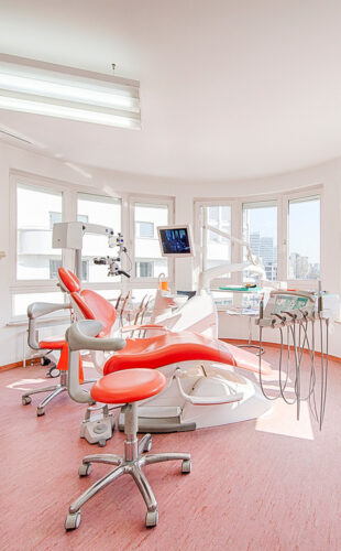Behandlungszimmer Zahnarzt Frankfurt